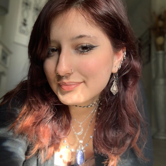 Meet your Posher, Gianna ☯️🌿🌙 - Picture 1 of 1